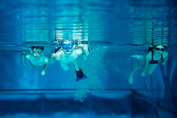 Unterwasseraufnahme von Schwimmern